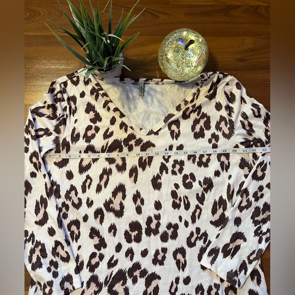 Two Piece  Leopard Lounge Set & oversized top and matching shorts.💗 - Picture 8 of 11